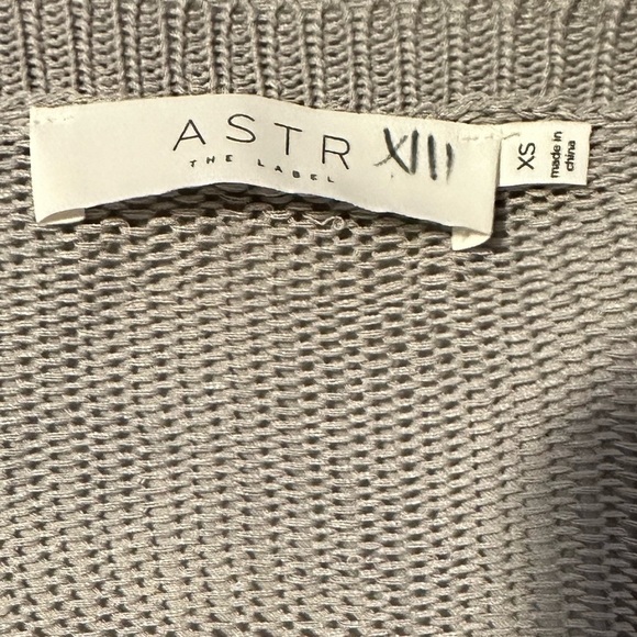 ASTR the label gray lightweight oversized split hem pullover v-neck XS - Picture 7 of 11